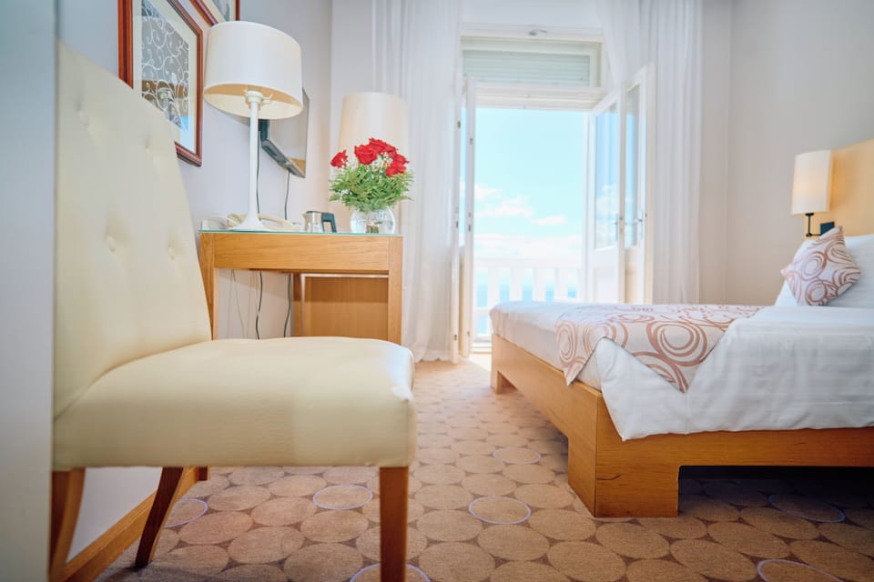 Minibar, in-room safe, desk, free cribs/infant beds