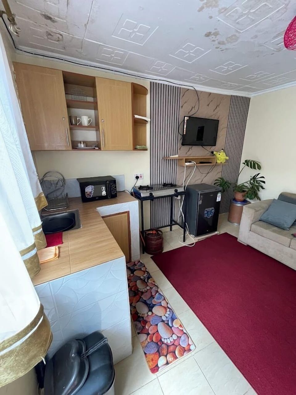 Family Apartment | Private kitchen | Fridge, microwave, cookware/dishes/utensils