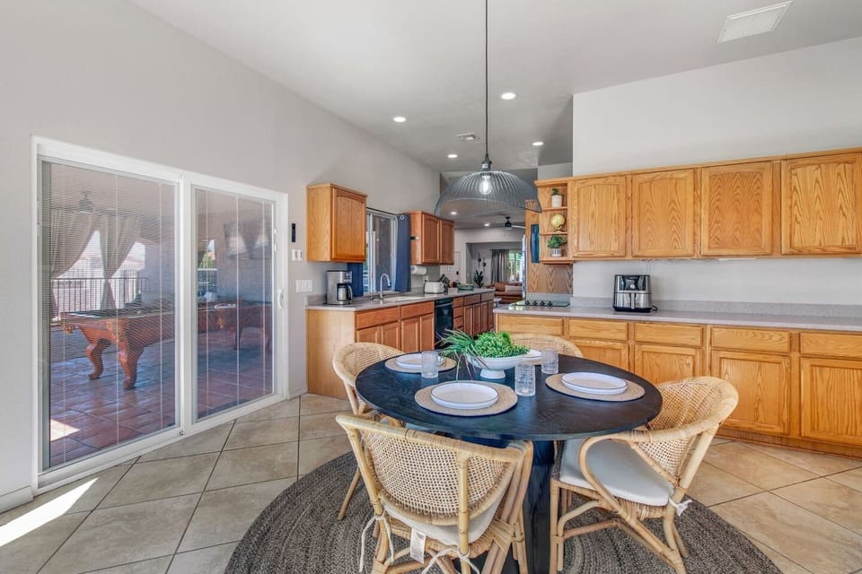 Kitchen dining area comfortably seats 4 guests.