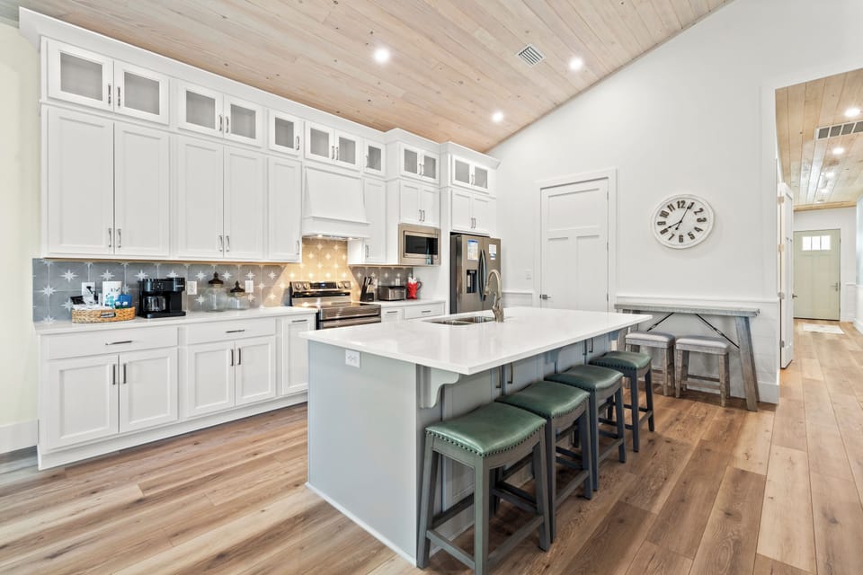 Signature House, 4 Bedrooms, Balcony, Garden View | Private kitchen | Fridge, microwave, oven, stovetop