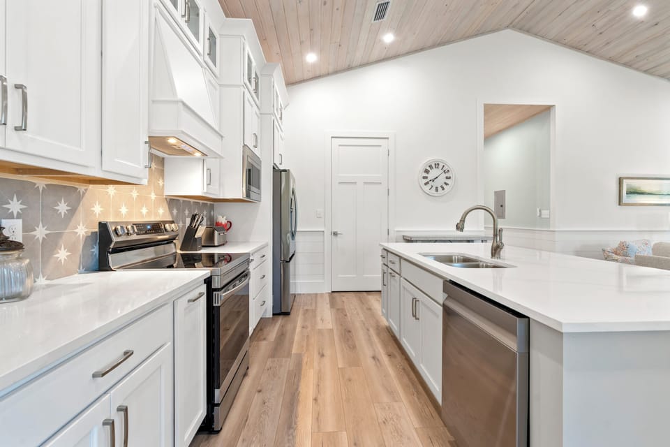 Signature House, 4 Bedrooms, Balcony, Garden View | Private kitchen | Fridge, microwave, oven, stovetop