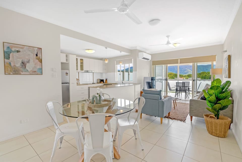 Apartment | Dining