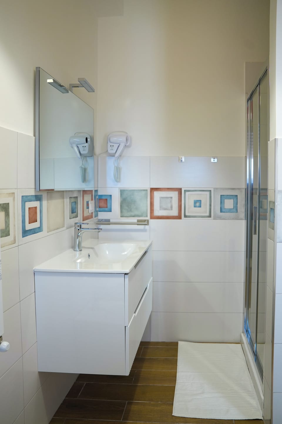 Quadruple Room, Non Smoking | Bathroom | Shower, hair dryer, bidet, towels