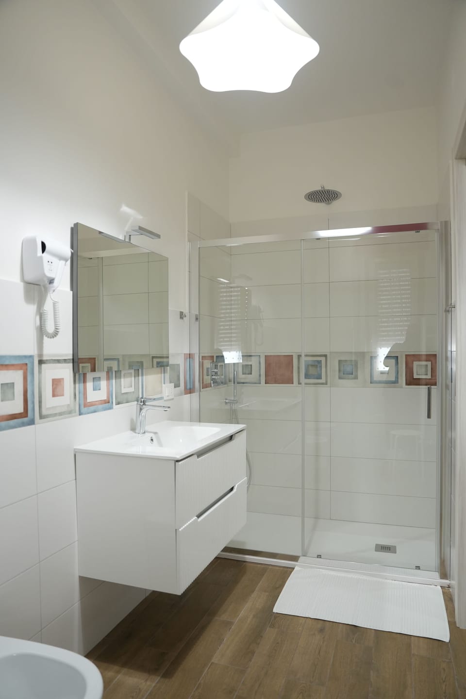 Classic Triple Room, Non Smoking | Bathroom | Shower, hair dryer, bidet, towels