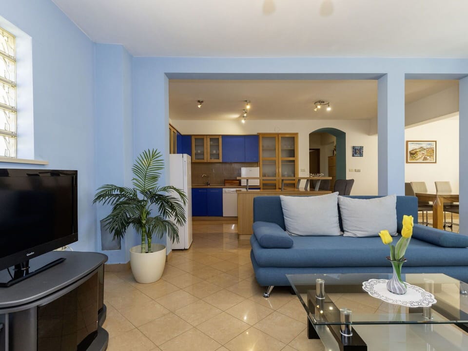Furniture, Interior Design, Flooring, Couch, Floor, Ceiling, Table, Living Room, Room, Apartment