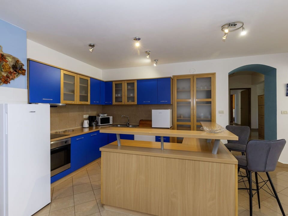 Furniture, Flooring, Wood, Interior Design, Floor, Cabinetry, Ceiling, Countertop, Kitchen, Lighting