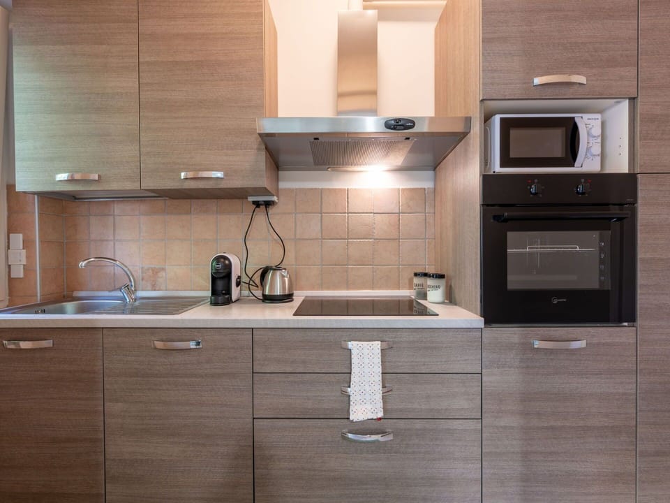 Kitchen Appliance, Kitchen, Cabinetry, Countertop, Major Appliance, Furniture, Wood, Home Appliance, Kitchen Sink, Interior Design