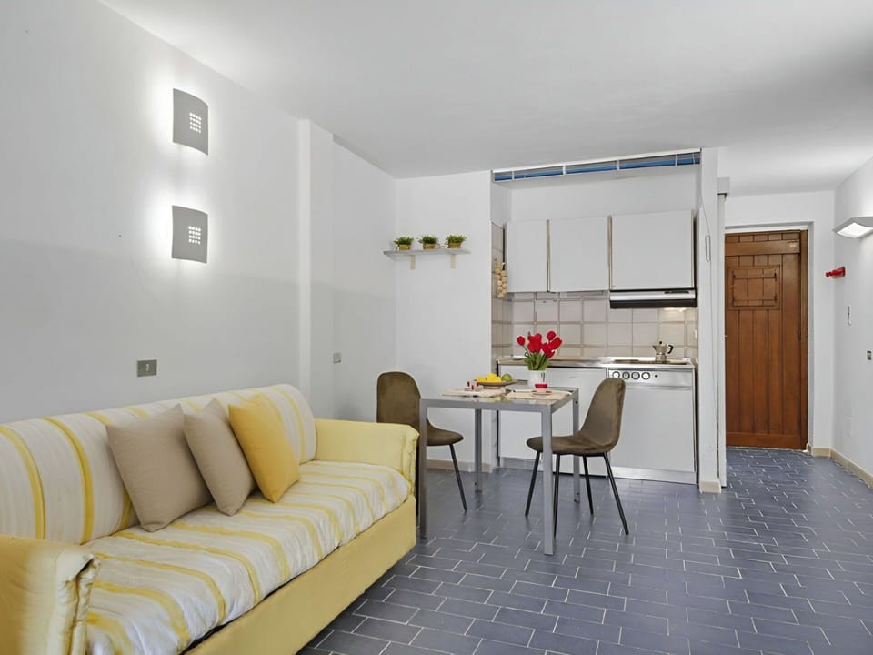 Interior Design, Furniture, Flooring, Wall, Floor, Wood, Room, Ceiling, Apartment, Couch