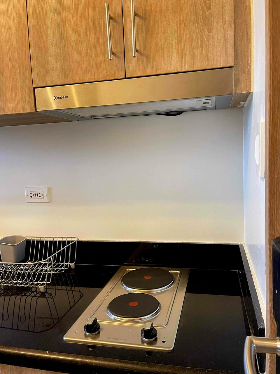Standard Condo, 1 Bedroom, Balcony, City View | Private kitchen | Electric kettle