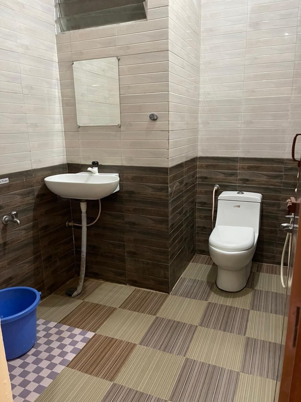 Basic Quadruple Room | Bathroom | Shower, free toiletries, towels, soap