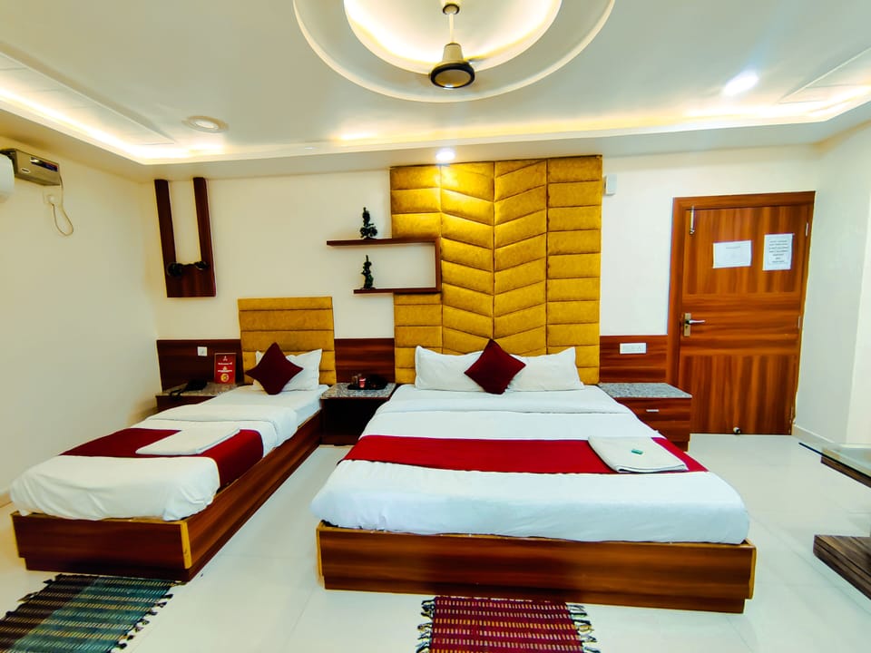 Family Room, Air conditioning | Desk, laptop workspace, rollaway beds, free WiFi