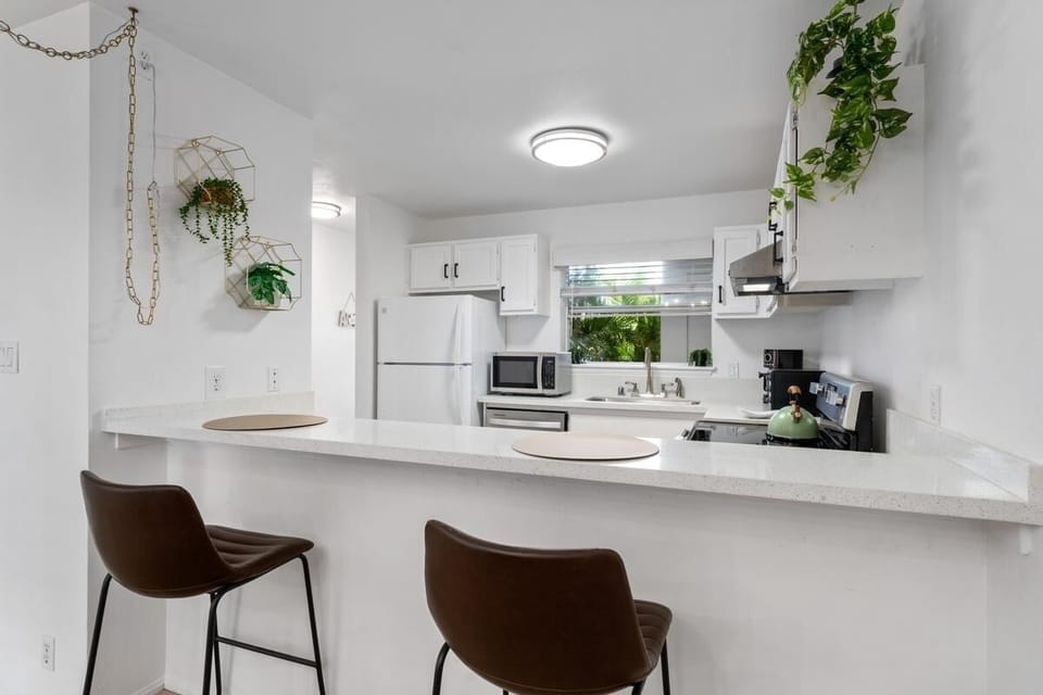 Condo, 2 Bedrooms | Private kitchen | Fridge, oven, coffee/tea maker, toaster