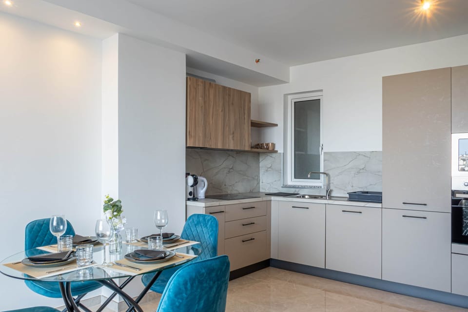 Kitchen with all appliances