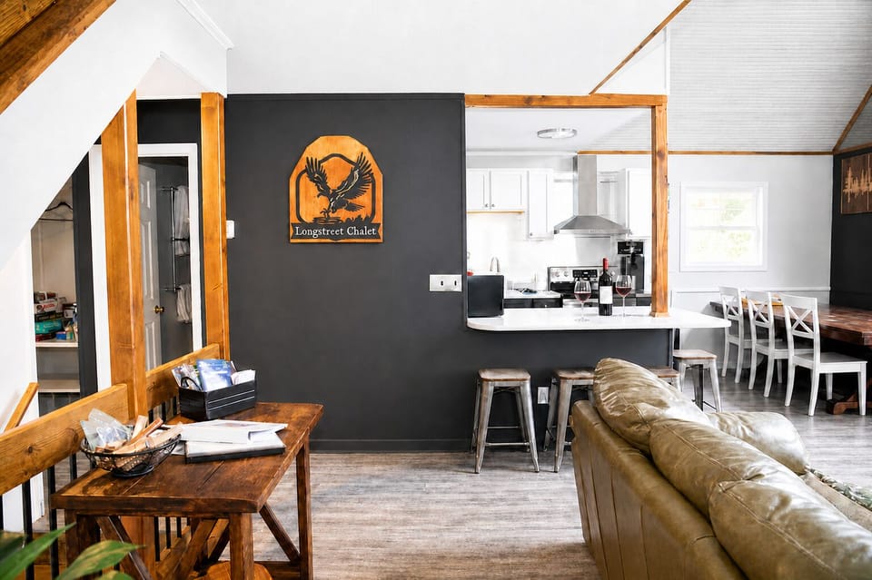 Open vaulted ceiling entry with modern decor