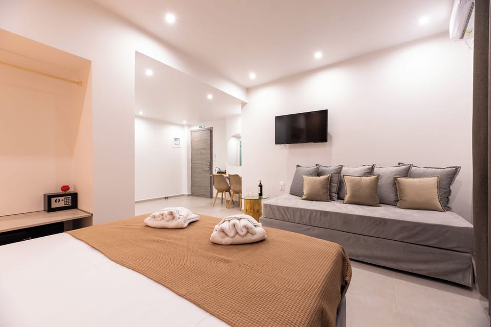 In-room safe, desk, soundproofing, free WiFi