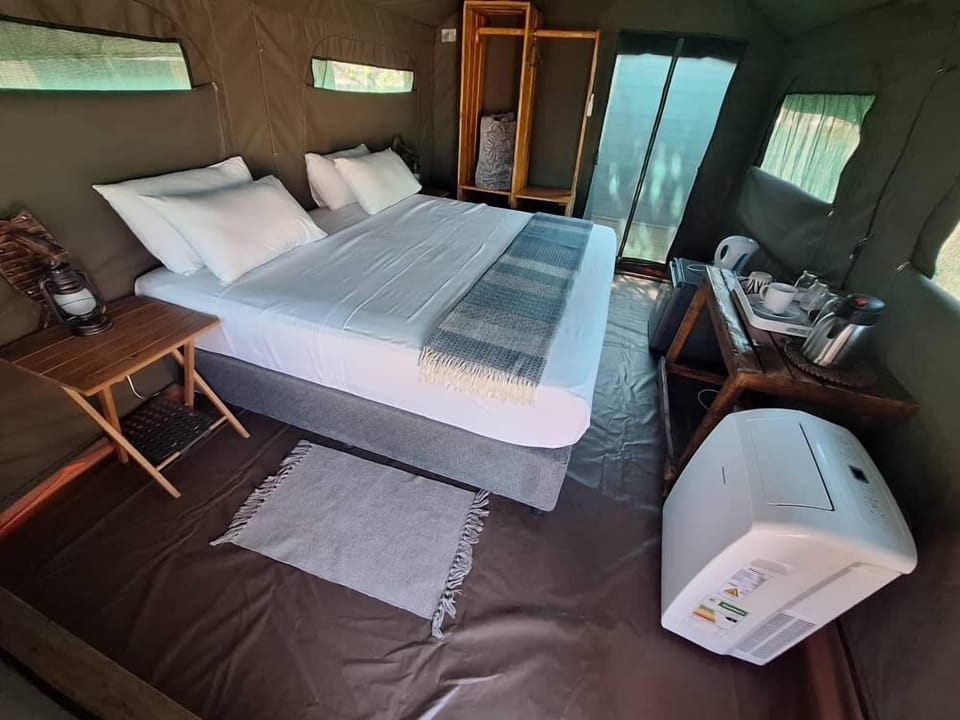 Deluxe Tent, Garden View | Desk, laptop workspace, WiFi (free)