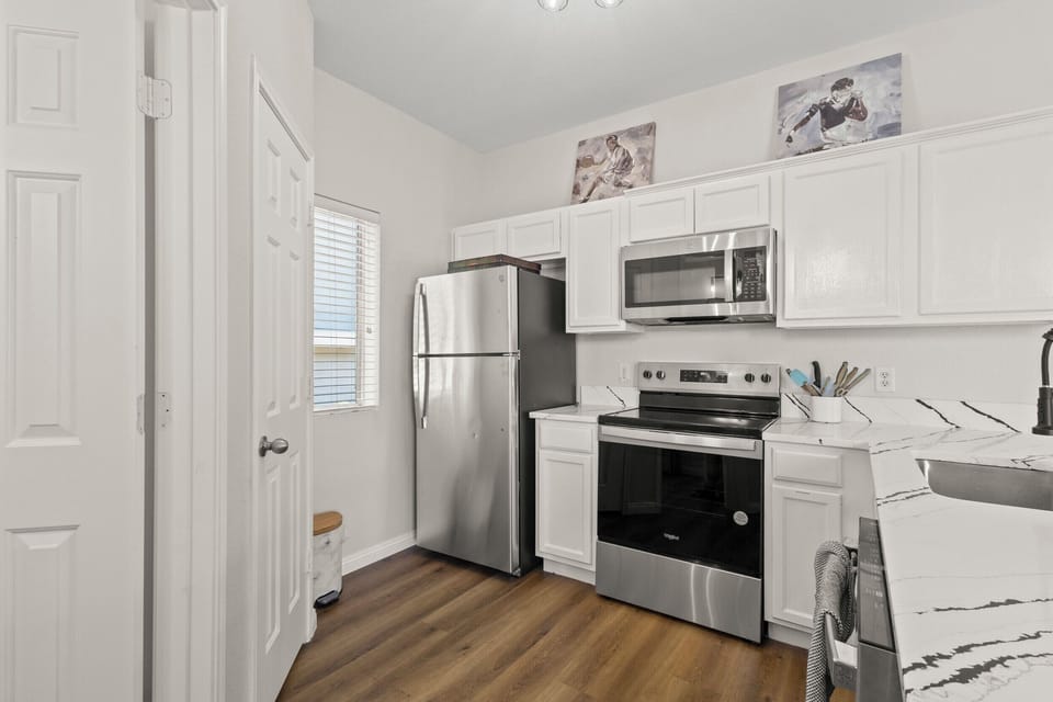 Fully equipped kitchen.
