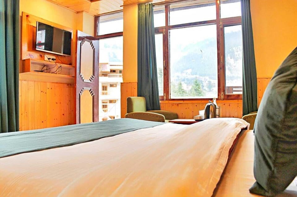 Deluxe Room | Rollaway beds, free WiFi, bed sheets