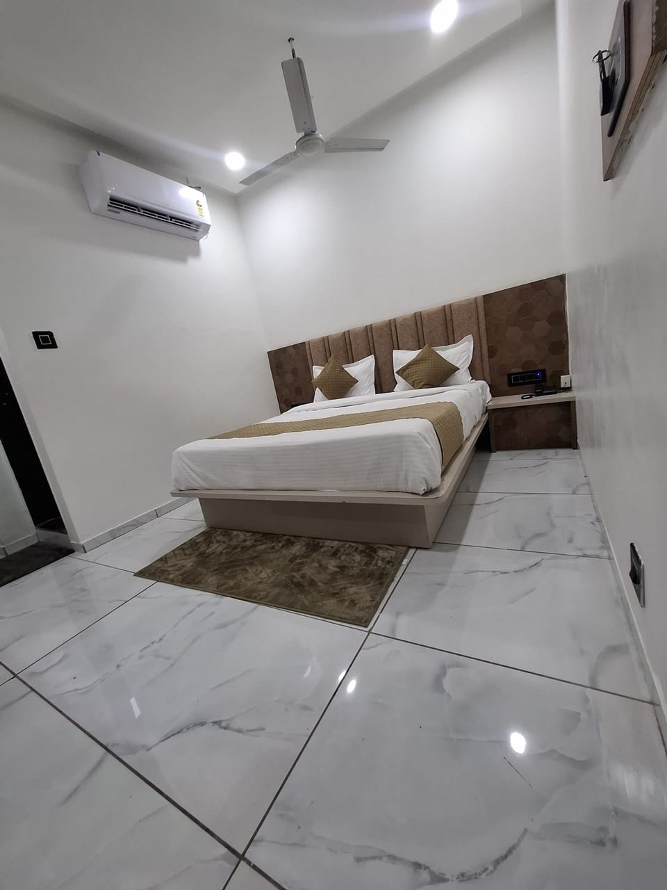 Deluxe Double Room Single Use, City View | Iron/ironing board, free WiFi