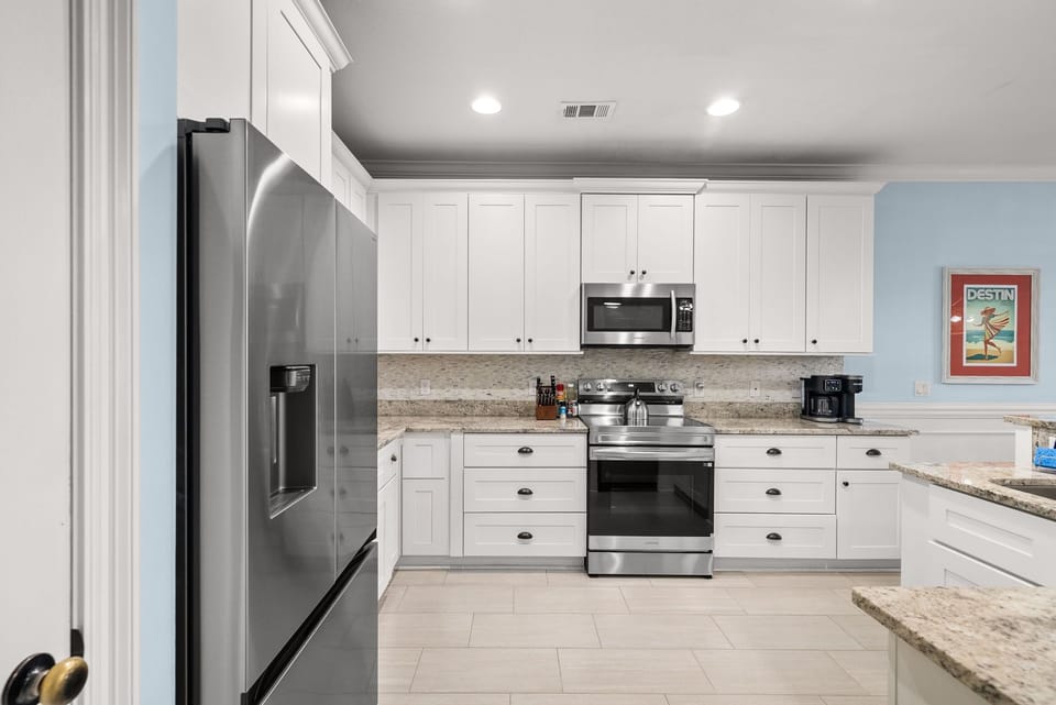 fully stocked kitchen with new high-end amenities: Henkel knives, crockpot, etc.