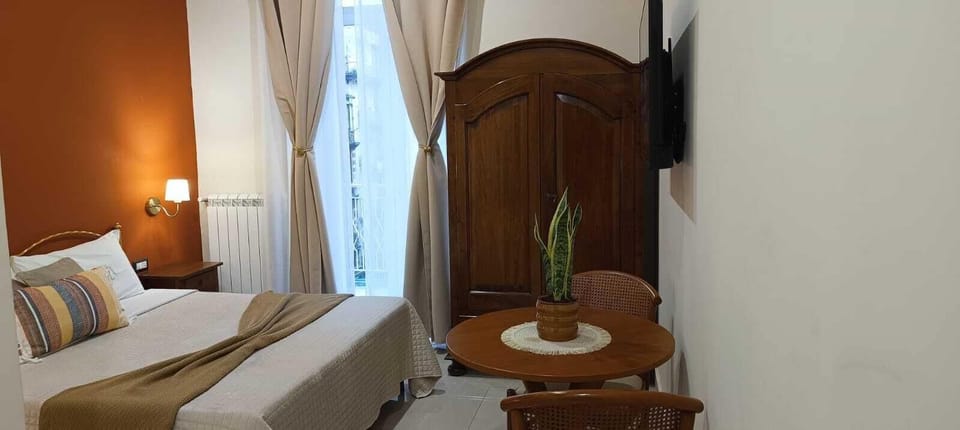 Internal name: Room 5 | Desk, laptop workspace, soundproofing, iron/ironing board