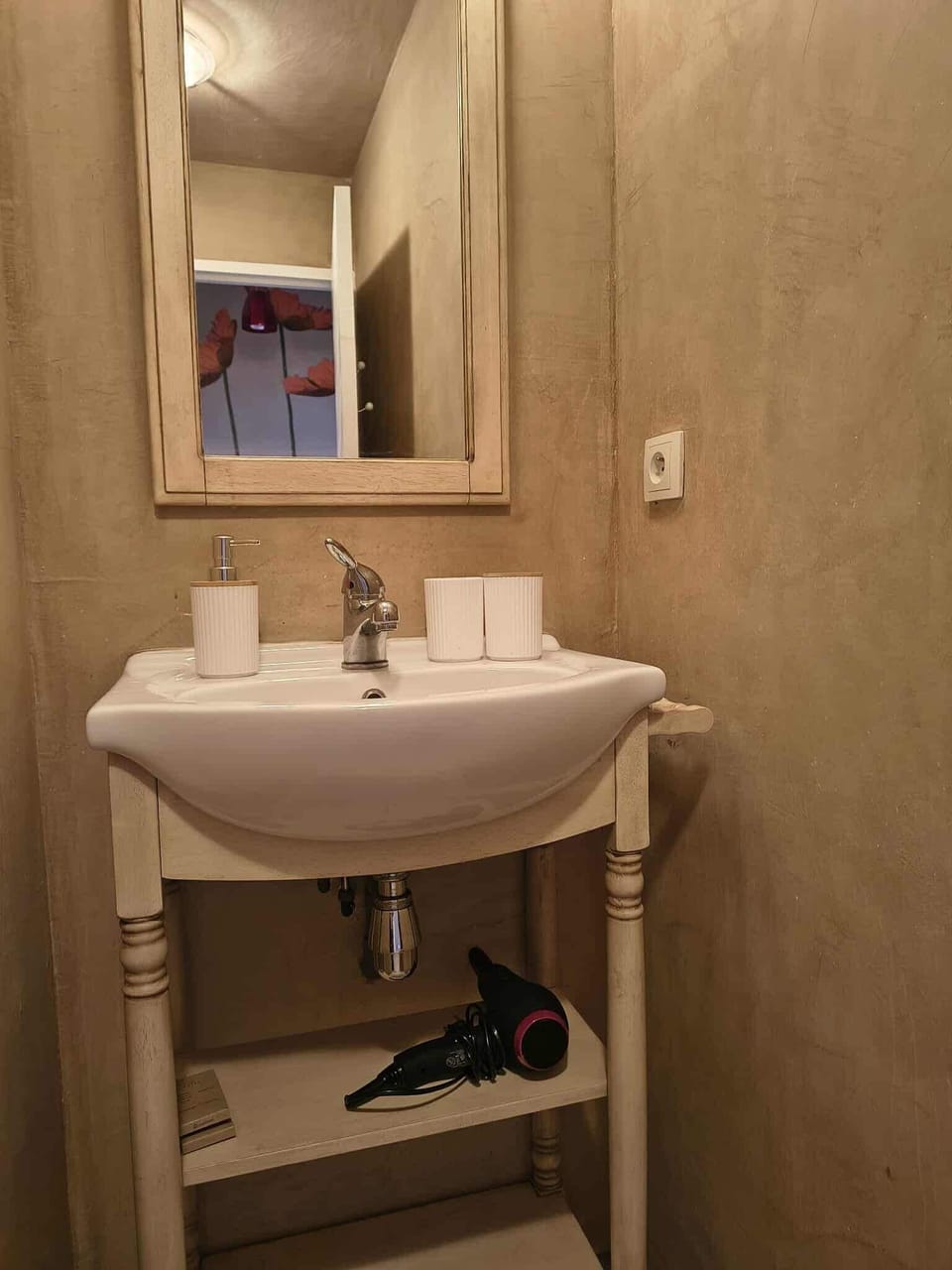 Comfort Quadruple Room, 1 Queen Bed with Sofa bed, Non Smoking, Garden View | Bathroom | Shower, free toiletries, hair dryer, towels
