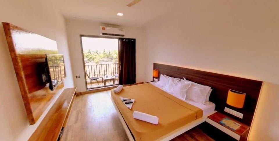Basic Single Room, Balcony, Pool View | Pool | 10 outdoor pools