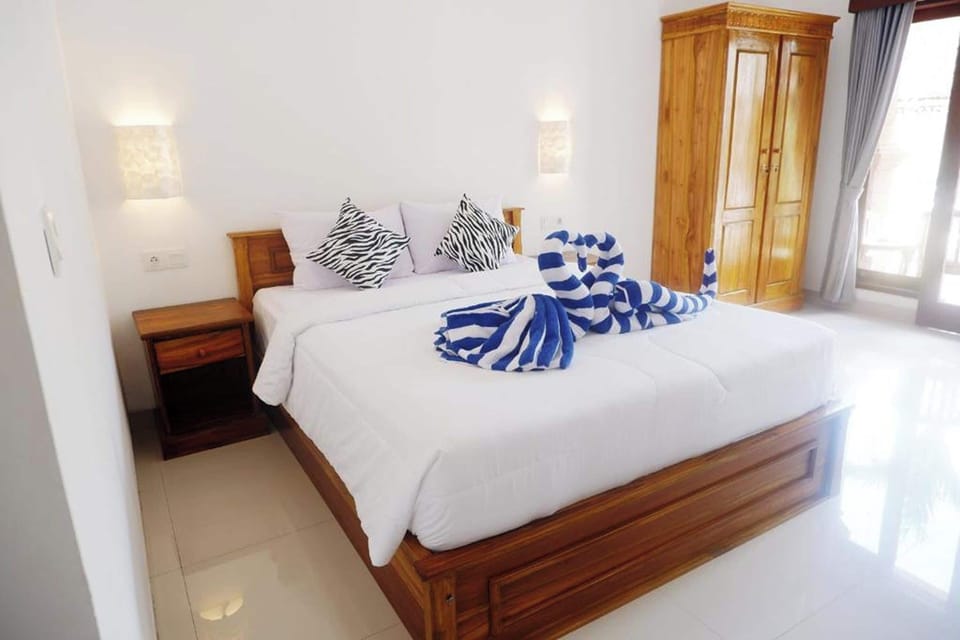 Deluxe King or Queen Room | Desk, soundproofing, free WiFi, bed sheets