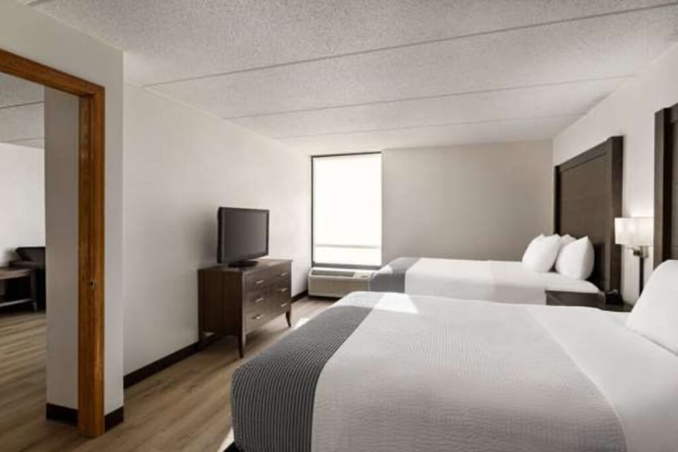 Room With 2 Queen Bed