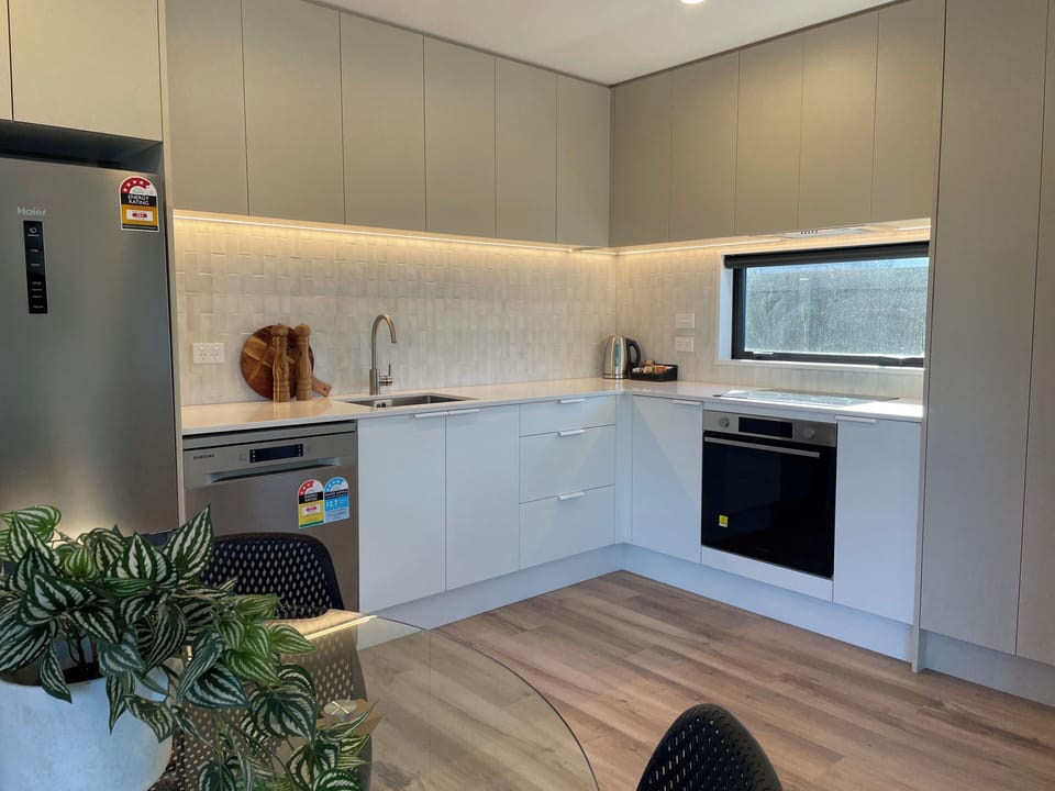 Superior Apartment | Private kitchen | Full-size fridge, microwave, oven, stovetop