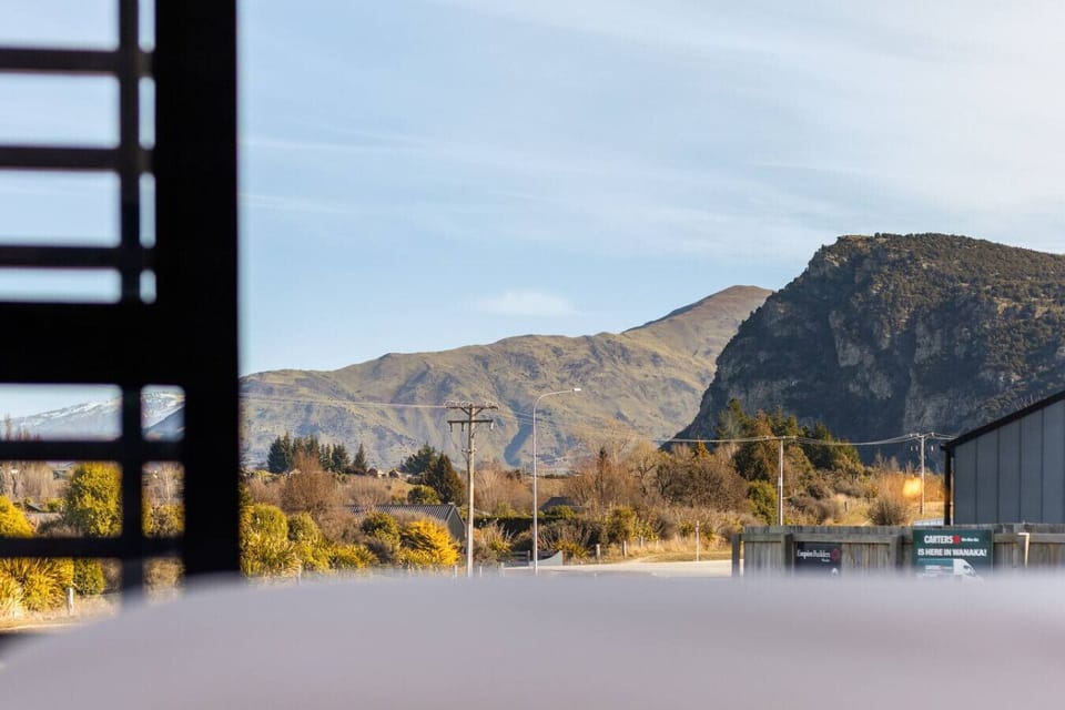 This modern townhouse is conveniently located for rest, relaxation and adventure just a few minutes drive from Wanaka