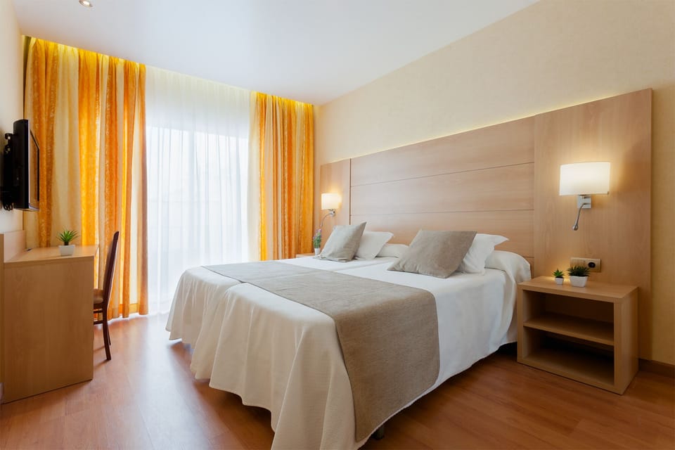 Double Room | Free WiFi, bed sheets