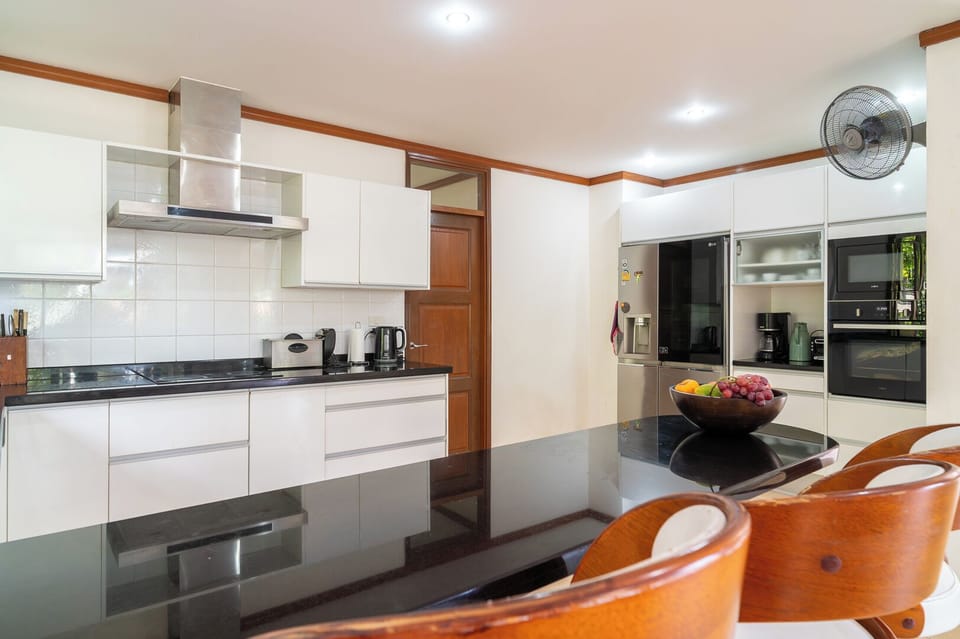 Villa, Partial Sea View | Private kitchen | Full-size fridge, microwave, oven, stovetop
