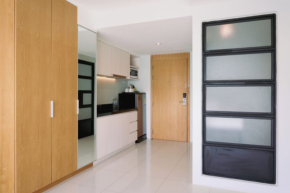 Deluxe Single Room, Balcony | Wardrobe