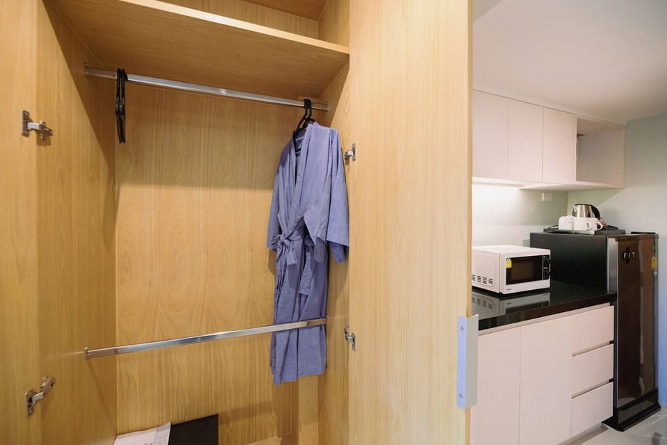 Deluxe Single Room | Wardrobe