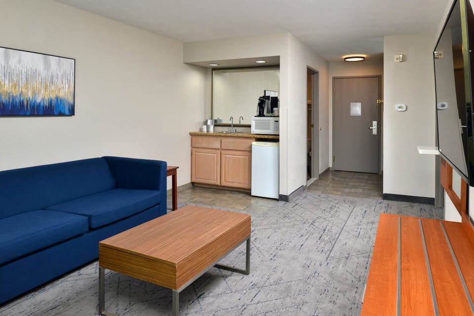 Suite, 1 Bedroom, Non Smoking | Premium bedding, pillowtop beds, desk, laptop workspace