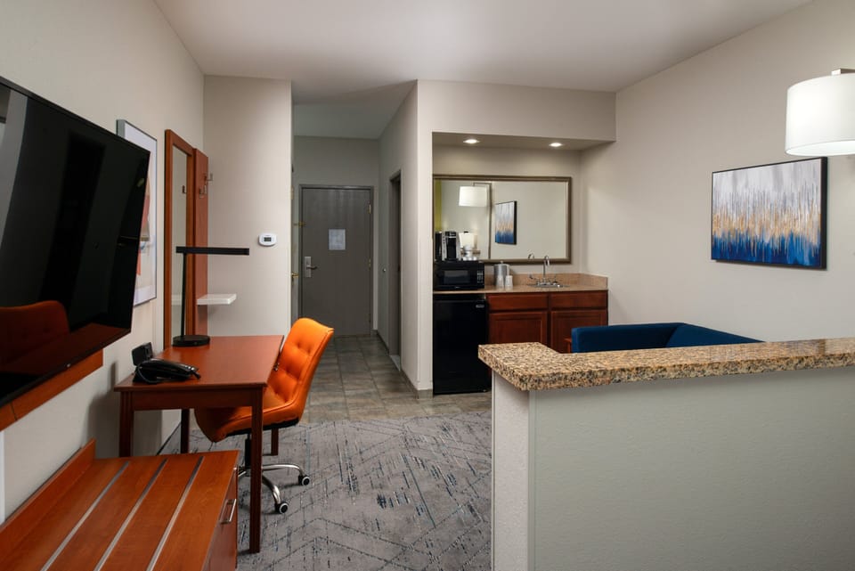Executive Room, 1 King Bed, Non Smoking | Premium bedding, pillowtop beds, desk, laptop workspace