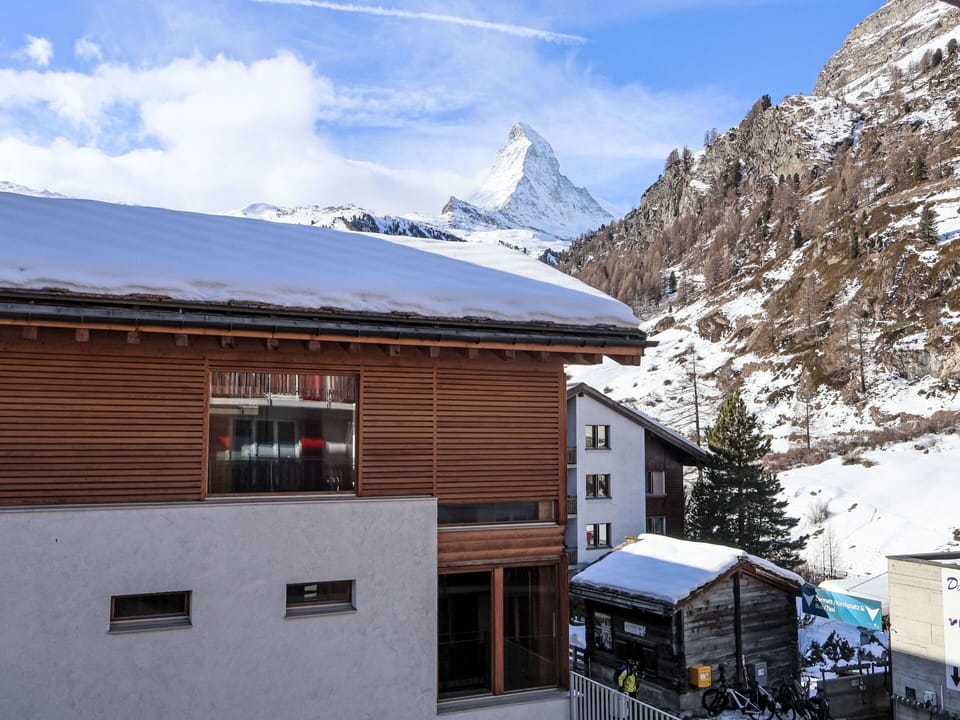 Mountain Range, Hill Station, Alps, Valley, Glacial Landform, Ridge, Slope, Massif, Mountain Village, Summit
