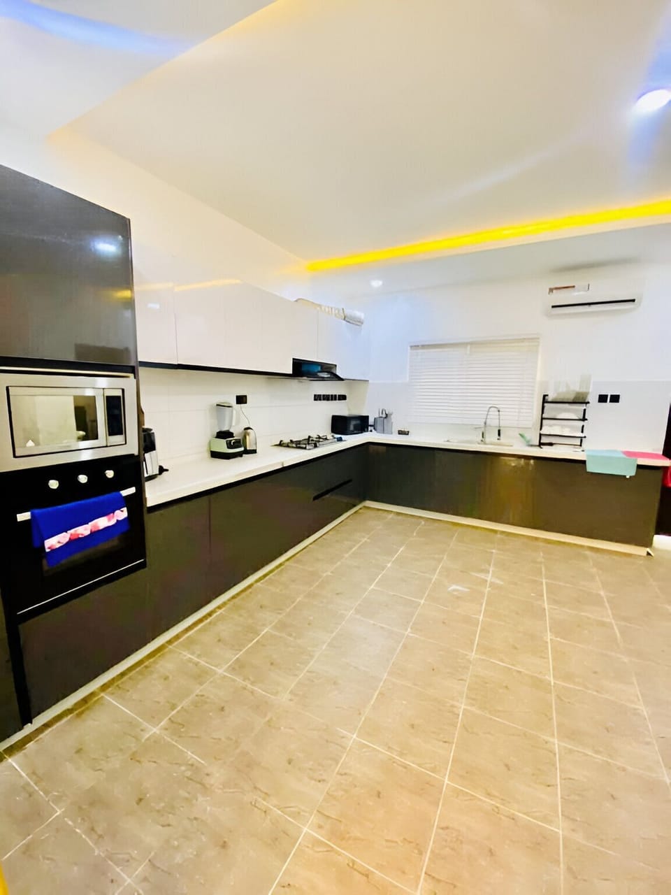 Luxury Apartment, Balcony, City View | Private kitchen