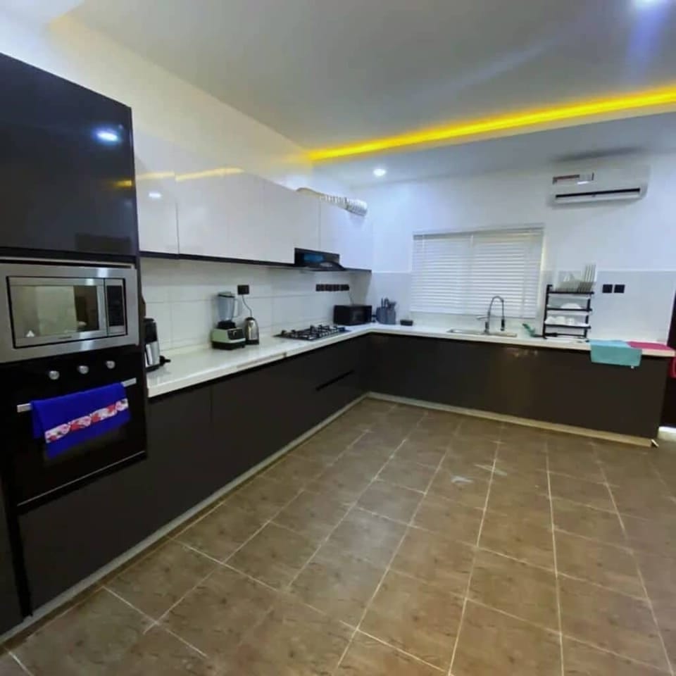 Luxury Apartment, Balcony, City View | Private kitchen