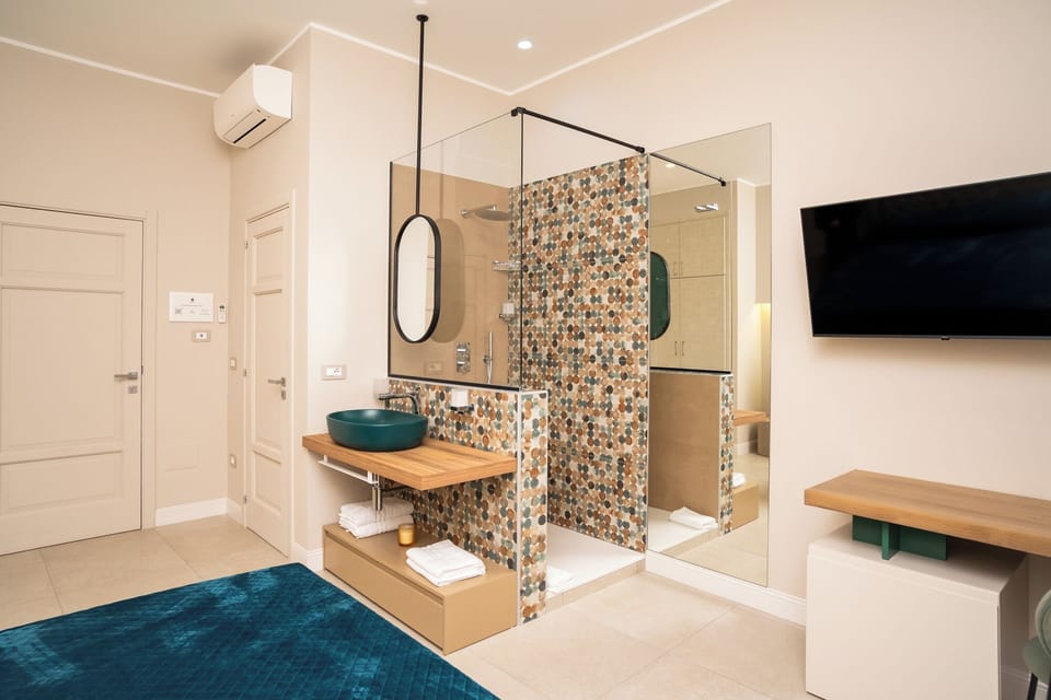Room | In-room safe, desk, laptop workspace, blackout drapes