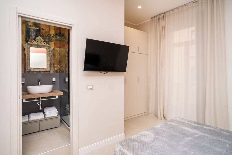 Room | In-room safe, desk, laptop workspace, blackout drapes