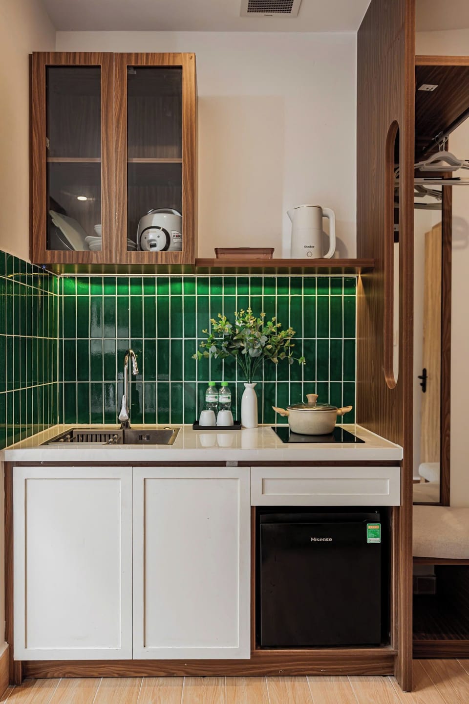 Standard Studio, 1 Double Bed, Non Smoking, City View | Private kitchen | Mini-fridge, stovetop, cookware/dishes/utensils
