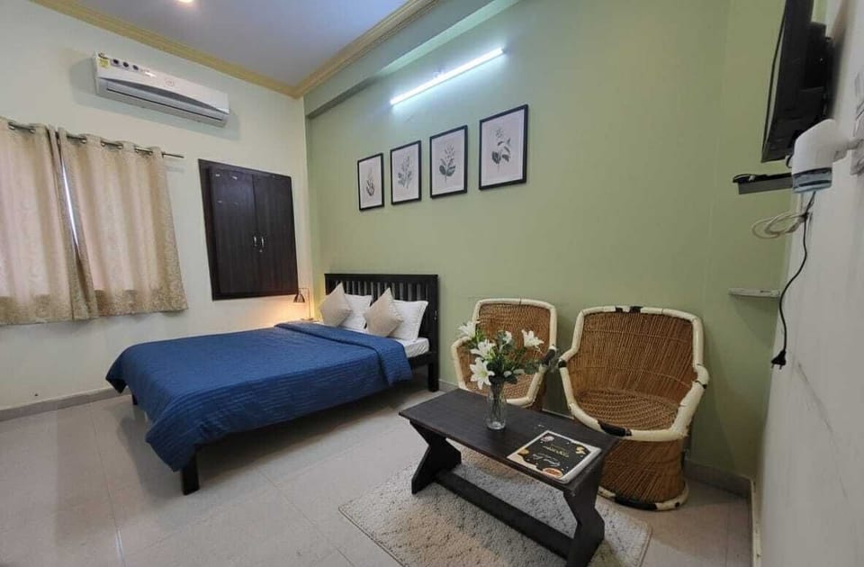 Deluxe Room | Rollaway beds (surcharge), WiFi (free), bed sheets