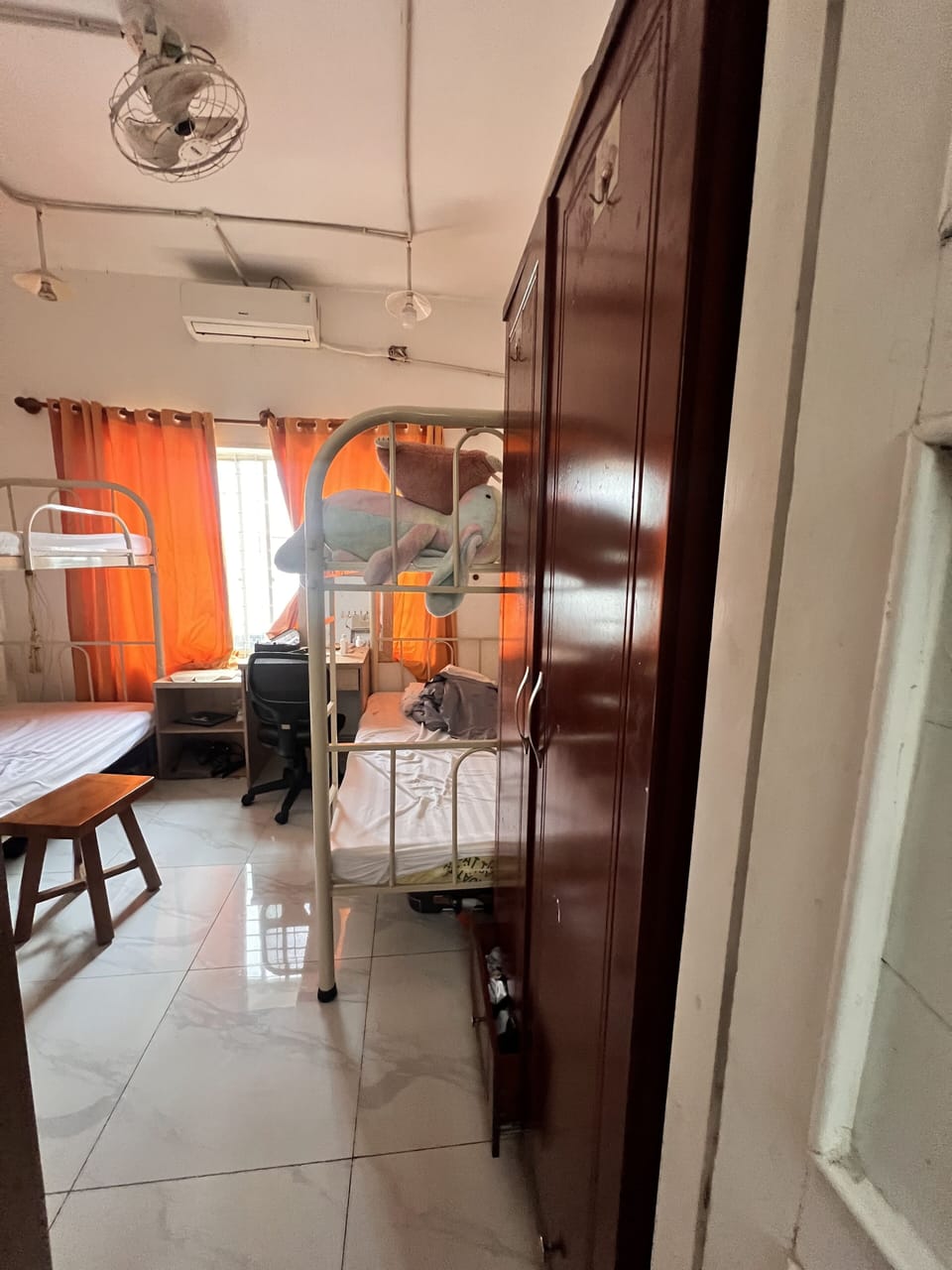Romantic Shared Dormitory, Park View | Free WiFi