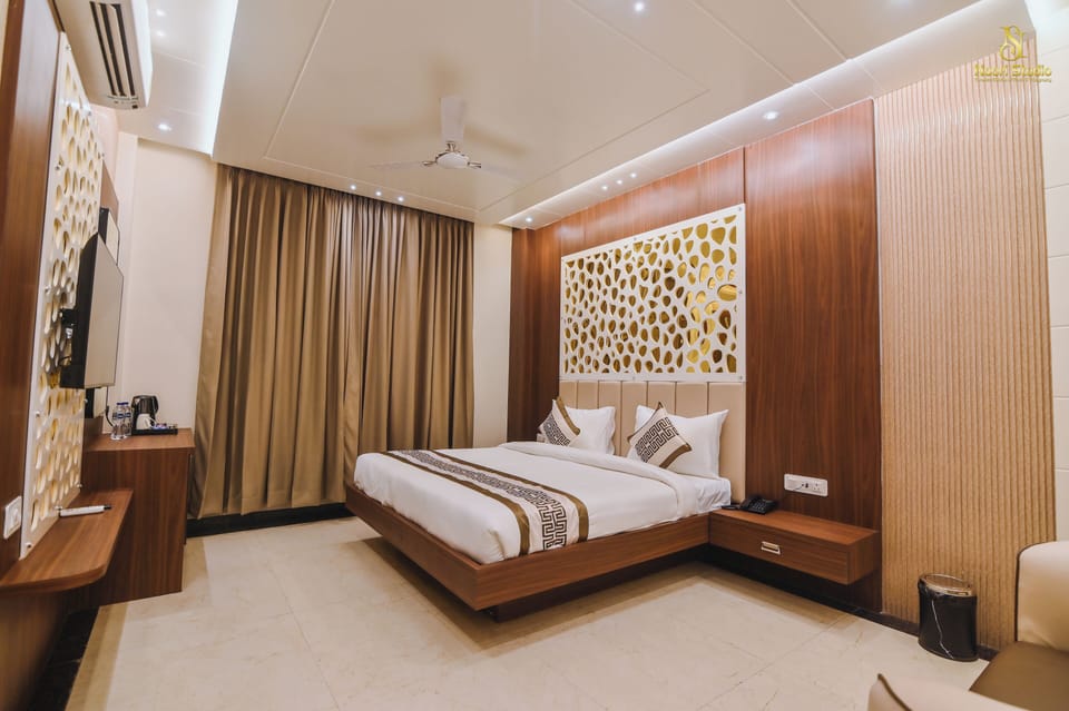 Superior Room, 1 King Bed | Free WiFi