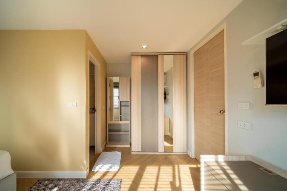 One-Bedroom Apartment with Balcony | Interior