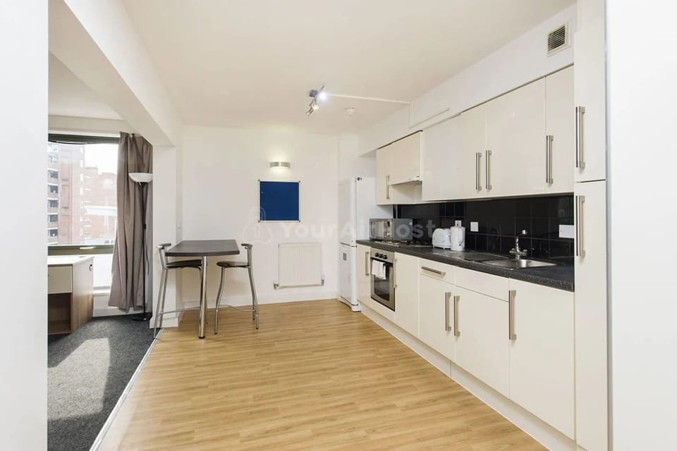 Superior Studio, Non Smoking | Private kitchen | Toaster