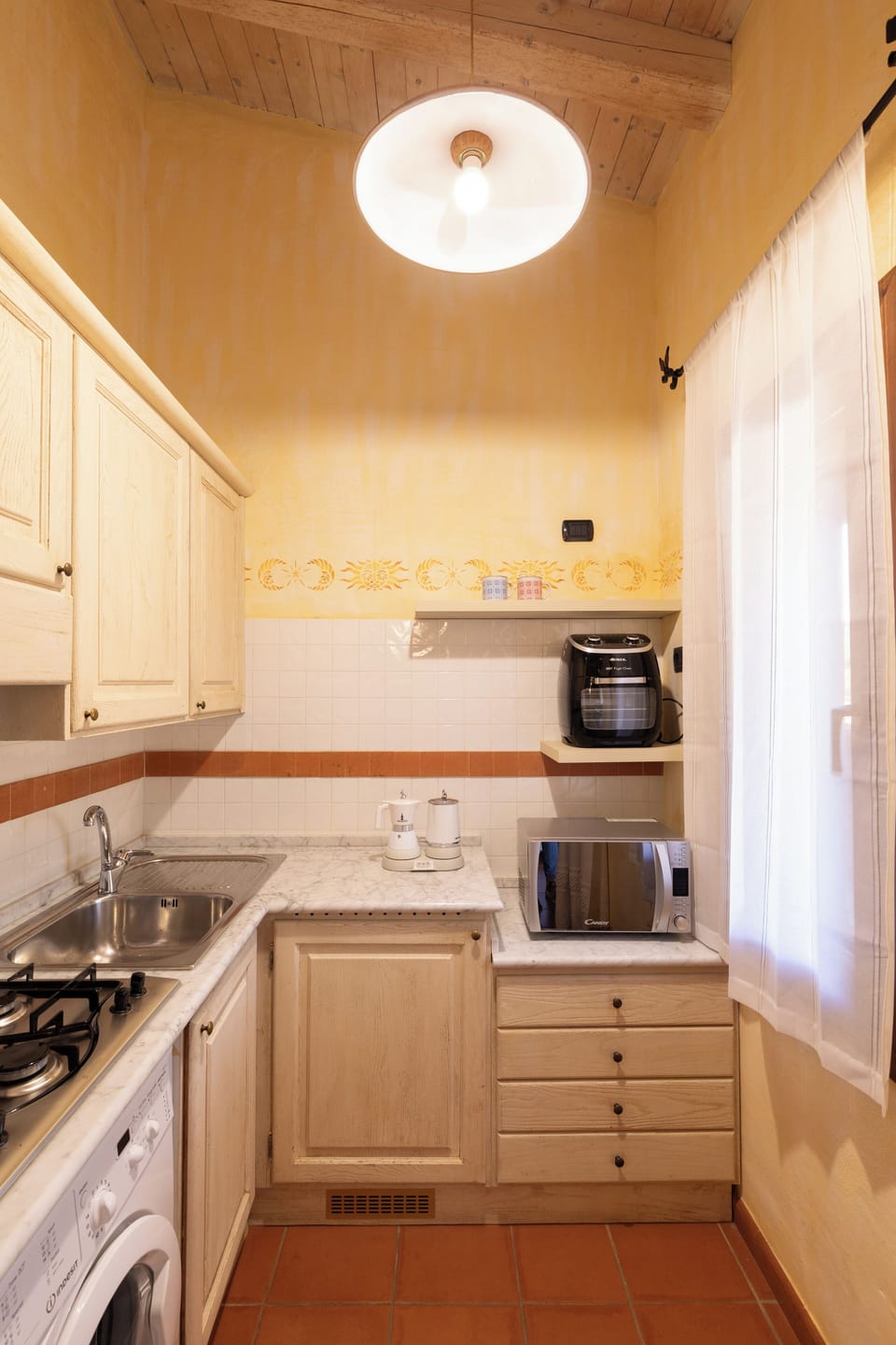 Apartment, 2 Bedrooms | Private kitchen | Fridge, microwave, stovetop, electric kettle
