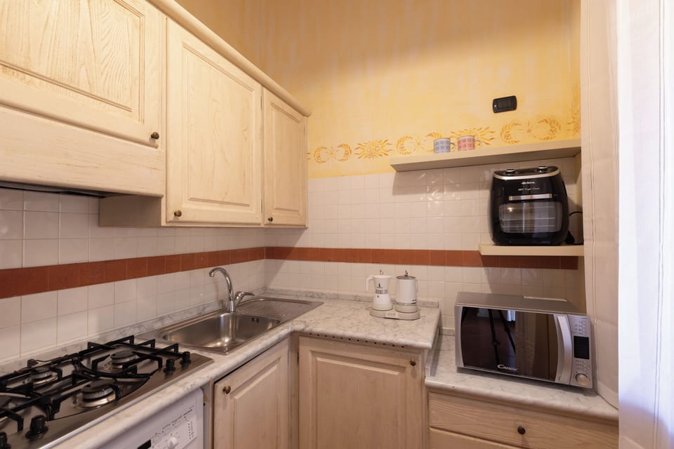 Apartment, 2 Bedrooms | Private kitchen | Fridge, microwave, stovetop, electric kettle